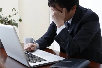 めまいに悩む男性